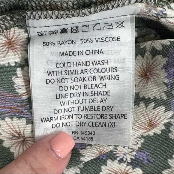 NWT | Rolla’s | Delilah Daisies Blouse | Olive | Small - Picture 9 of 11